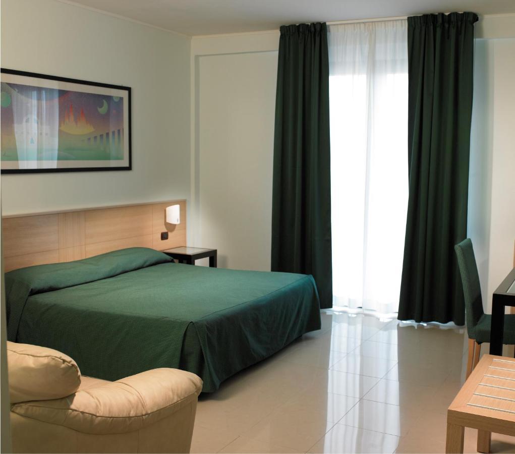 Hotel Le Torri Arborea Exterior photo